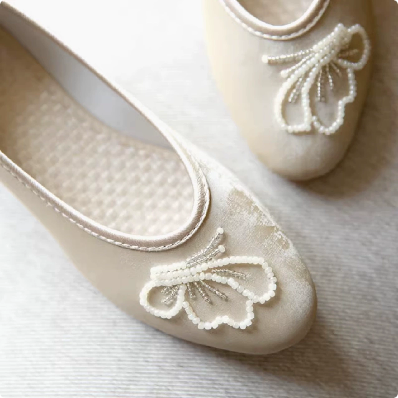 311 Осенние туфли ручной работы с жемчугом и бабочкой, туфли ручной работы на низком каблуке, маленькие туфли в стиле ароматов для поездок на работу, туфли для мам с неглубоким жемчугом