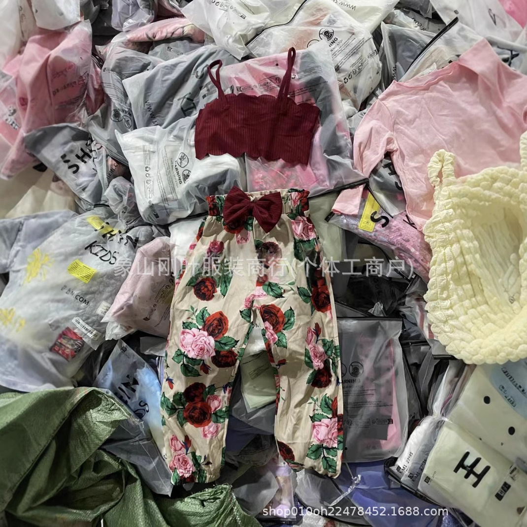 Shein brand children's clothing, trendy and stylish two-piece sets with cute cartoon designs, best-selling for export.