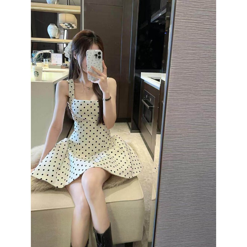 Double-Tracked Design-Inspired White Polka Dot Dress for Petite Women, Similar to Yu Shuxin and Jiang Mu's Styles, with a High-End Feel and a Puffy Short Skirt