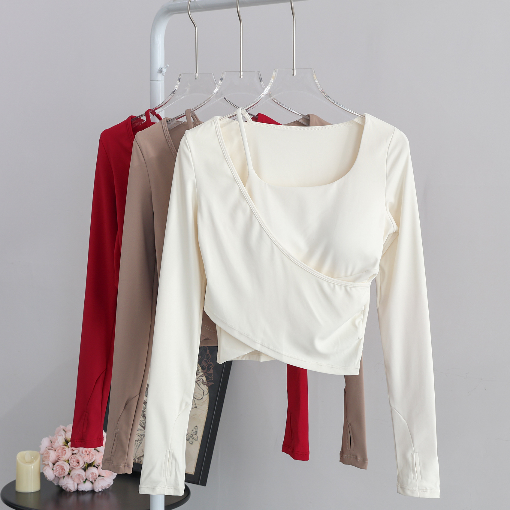 Yoga Clothes for Women with Good Looks, Side Leakage, Slimming Look, Chest Pads, Professional Training Pilates Fitness Clothes, Long-Sleeved Tops