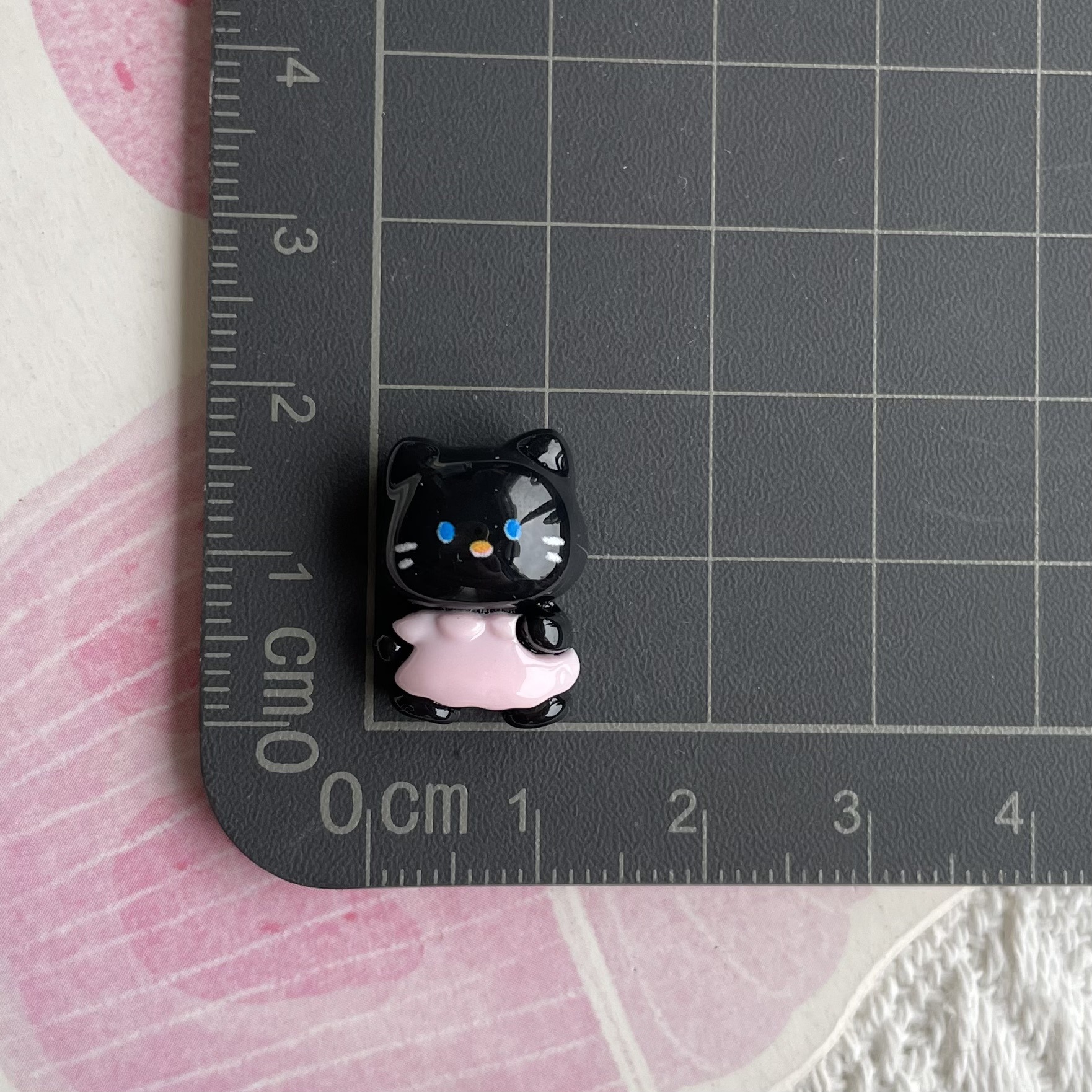 小さいサイズの動物の樹脂の部品の猫のウサギの恐竜の熊の装飾の材料のヘアピンの携帯のケースの靴の装飾のアクセサリ