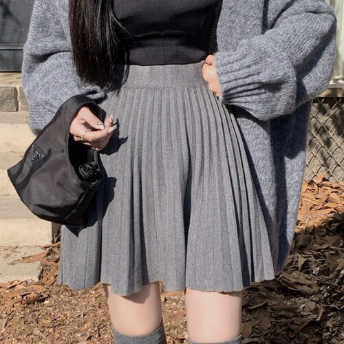 Pleated skirt women's autumn and winter  new Korean version high-waisted A-line slim design versatile knitted skirt
