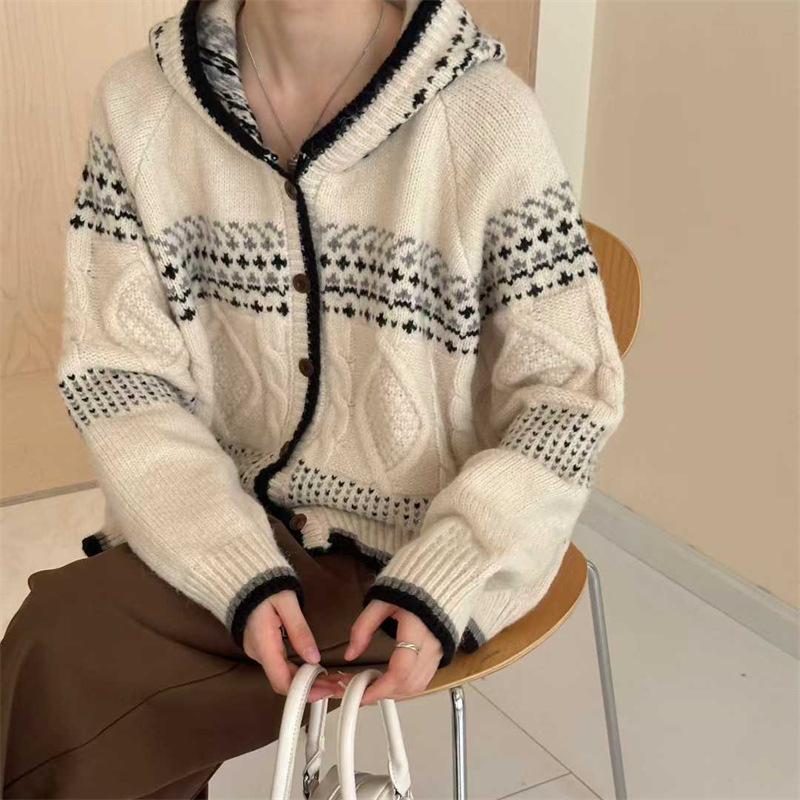 白色连帽费尔岛毛衣外套女秋新款休闲风慵懒宽松韩系长款针织开衫|undefined