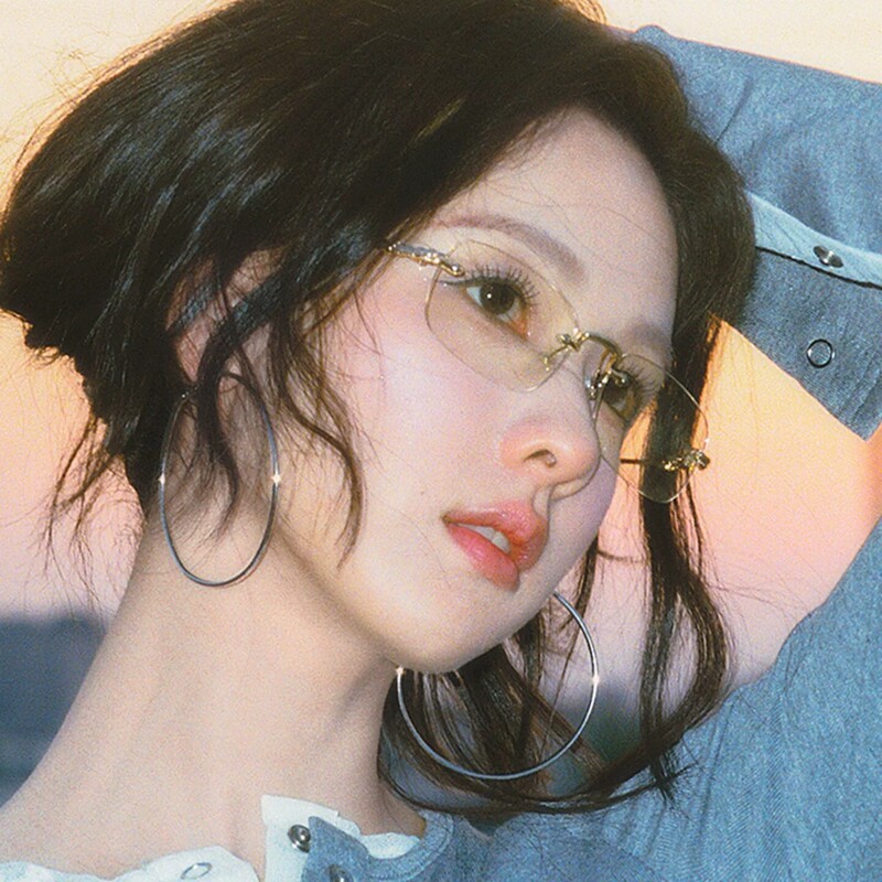 Natural Look Gold Frameless Glasses for Nearsighted Women, High-End Frameless Pure Desire Style, Anti-Blue Light Square Silver Frame Natural Look Gold Frameless Glasses for Nearsighted Women, High-End Frameless Pure Desire Style, Anti-Blue Light Square Silver Frame