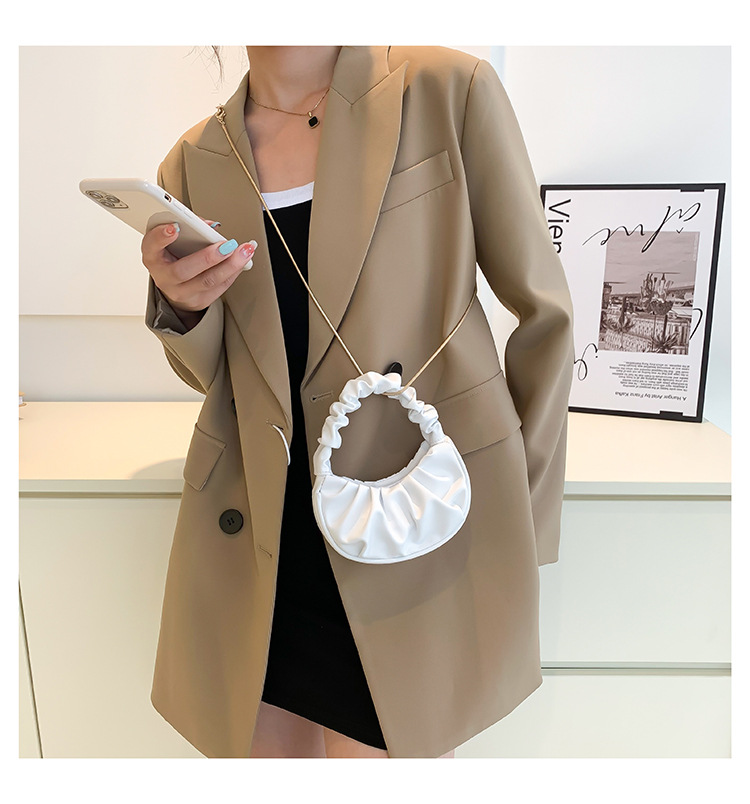 2024 Sommer Neue Trendy Internet Rot Vielseitig Eine Schulter Unterarm Modische Handheld Einfach Gefaltete Wolke Tasche_voghion.com