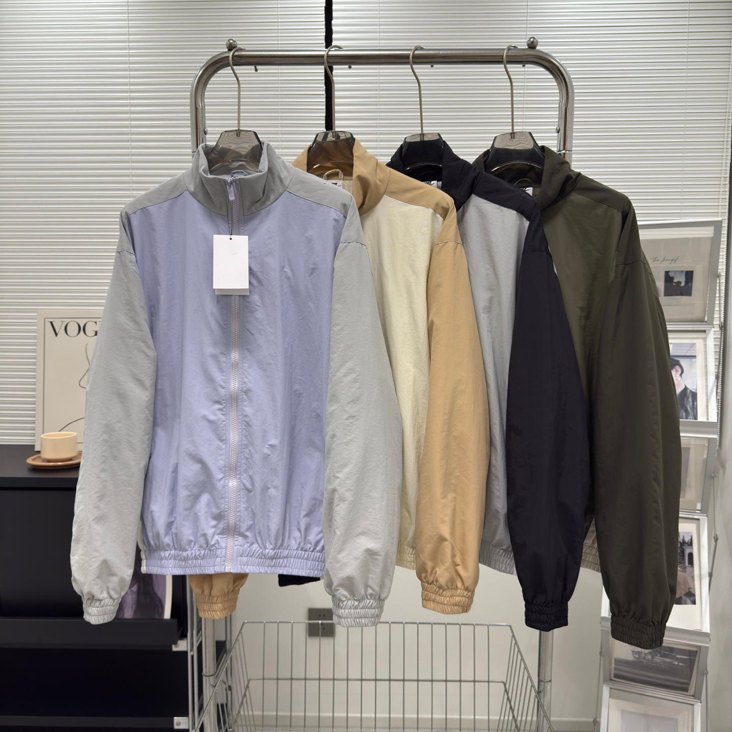 Autumn stand-up collar woven cardigan jacket for men with small logo hook embroidery, trendy sports windbreaker, men's patchwork top