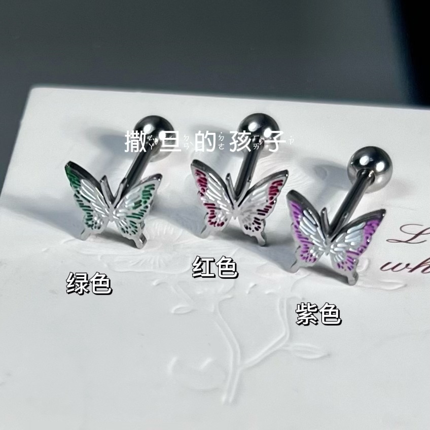 16G labret stud size and finish detail