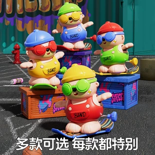Заводная игрушка-скейтборд с мишкой для малышей
