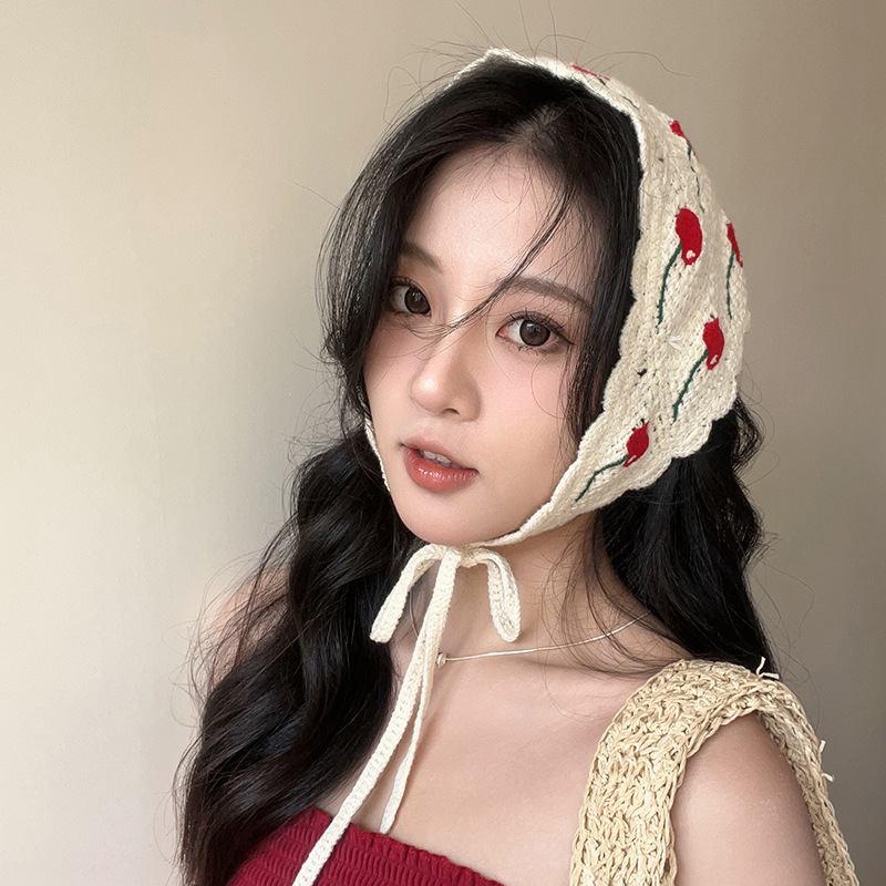 Coreano ins dulce toallas de triángulo de mujer bordadas de almendras agujeros de punto a mano correa de cabello pañuelo de dopamina