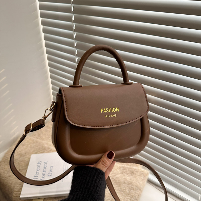 Texturized Saddle Bag 2024 Winter New Handbag Maillard Shoulder Bag Retro Stylist Indenting Crossbody Bag for Women