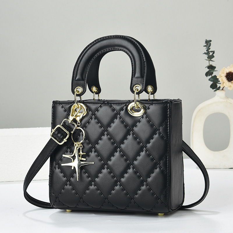 Cross-Border Small Bag 2025 New Versatile Women's Bag European and American Fashion Princess Diana Bag Small Fragrance Style Single Shoulder Crossbody Bag Cross-Border Small Bag 2025 New Versatile Women's Bag European and American Fashion Princess Diana Bag Small Fragrance Style Single Shoulder Crossbody Bag