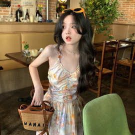 法式复古油画碎花挂脖吊带连衣裙女夏季度假风气质露背收腰长裙子