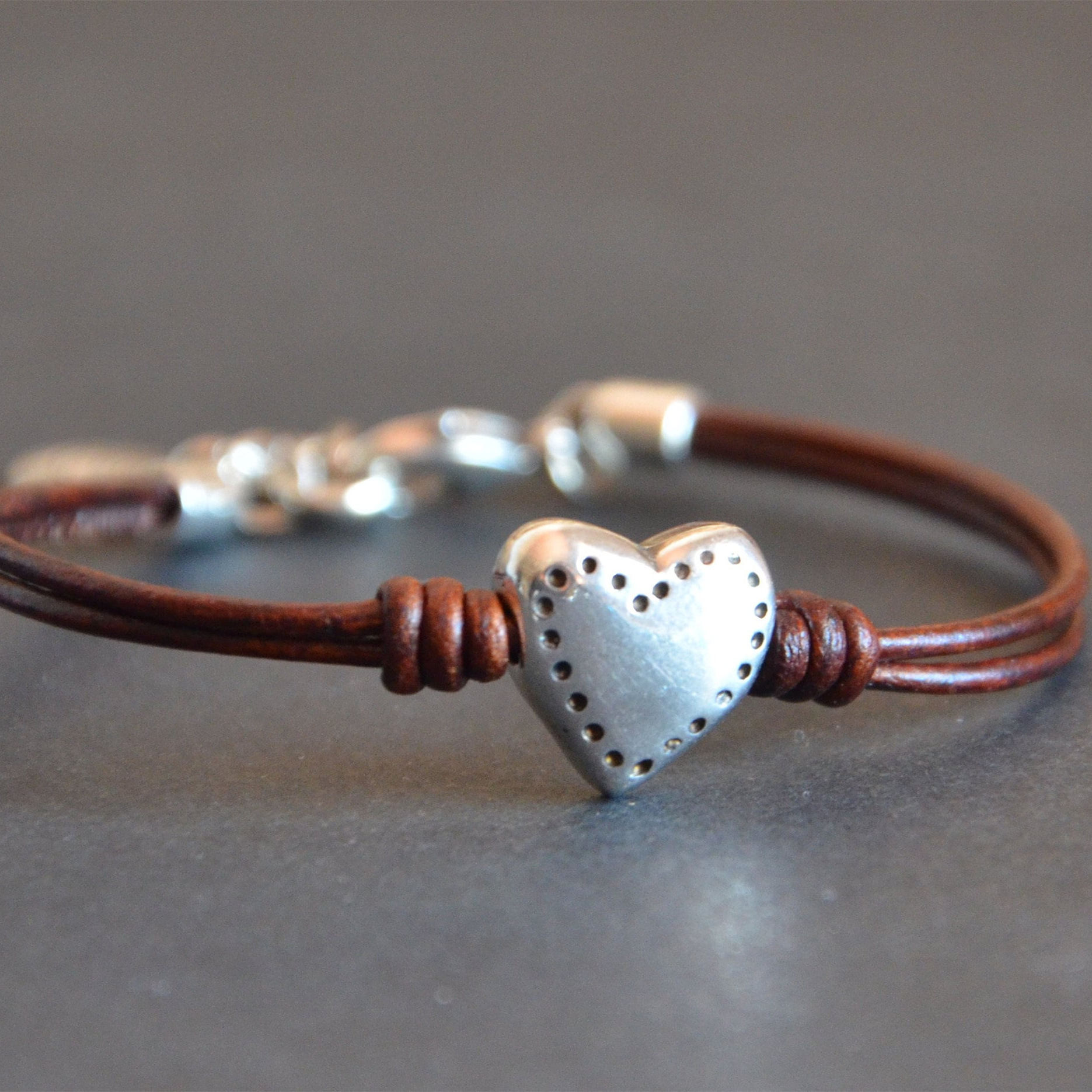 1 Piece Retro Heart Shape Ccb Pu Leather Copper Handmade Unisex Bracelets display picture 4