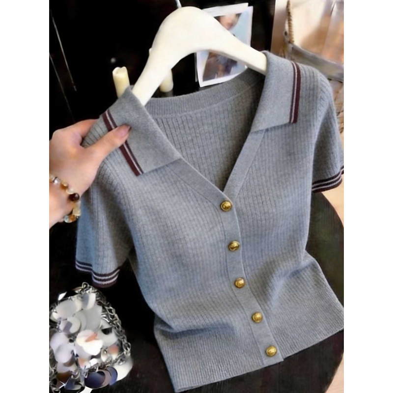 Commuter Style Off-White Short-Sleeved Knitted Cardigan for Women, Fashionable, Casual, Elegant, Metal Button Lapel, Versatile Top Commuter Style Off-White Short-Sleeved Knitted Cardigan for Women, Fashionable, Casual, Elegant, Metal Button Lapel, Versatile Top