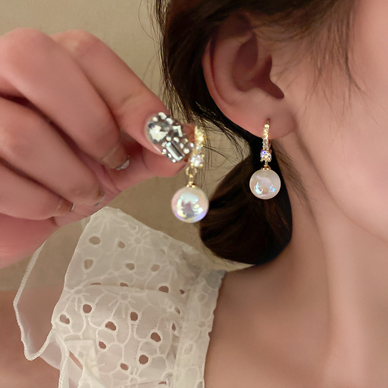 1 Pair Retro Fish Tail Alloy Inlay Artificial Pearls Rhinestones Women's Earrings display picture 2