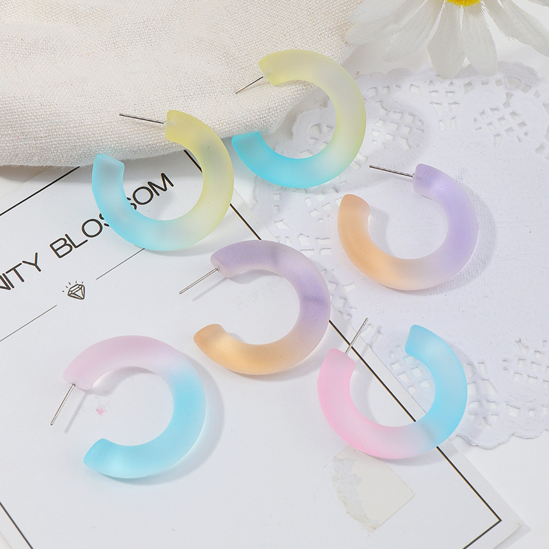 Fashion Gradient Color C-shaped Resin Earrings display picture 2