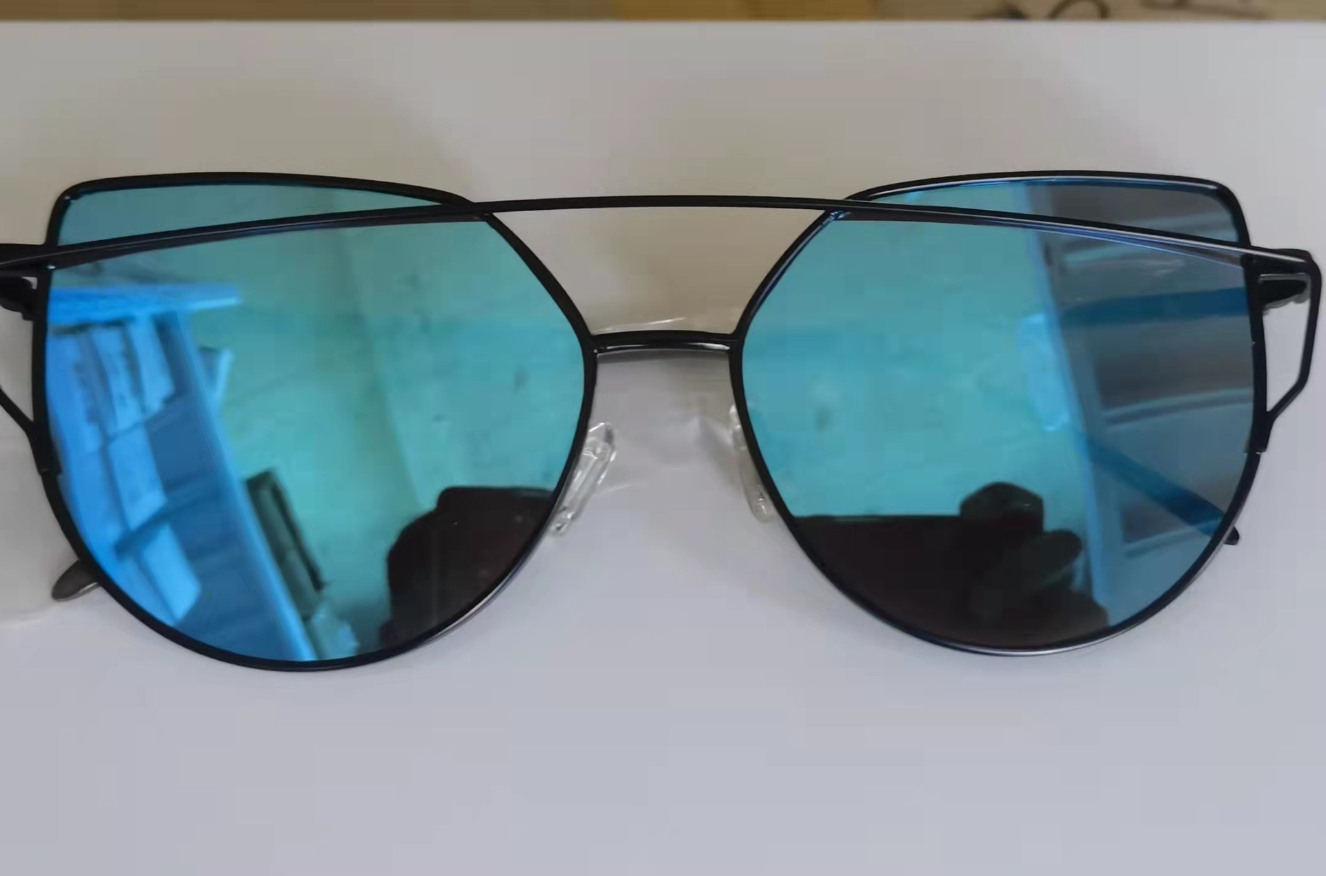 블랙 프레임 아이스 블루 필름