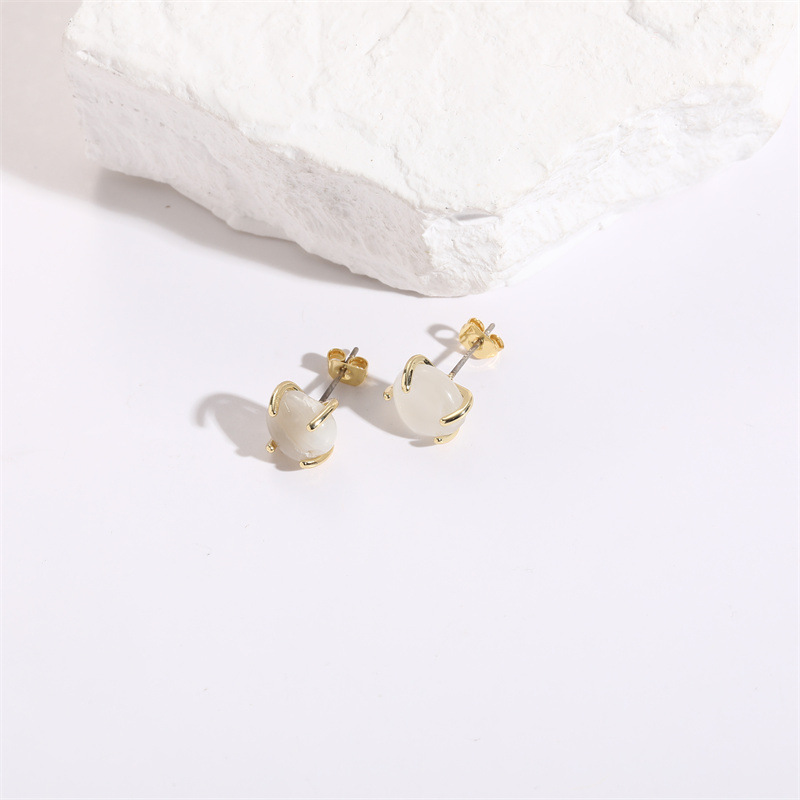 Simple Style Round Copper Gold Plated Opal Ear Studs 1 Pair