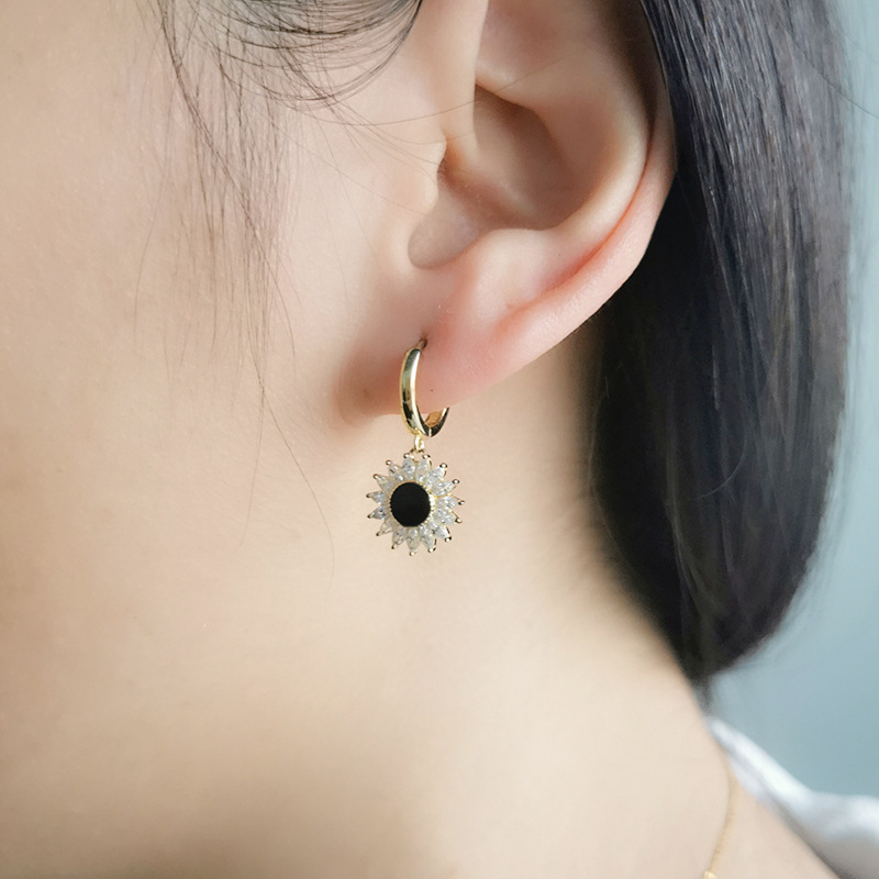 CrossBorder Sterling Silver Needle Sunflower Rhinestone Earrings Europe And America Creative Fashion Temperament Ins Style SUNFLOWER Ear Clip Femalepicture3