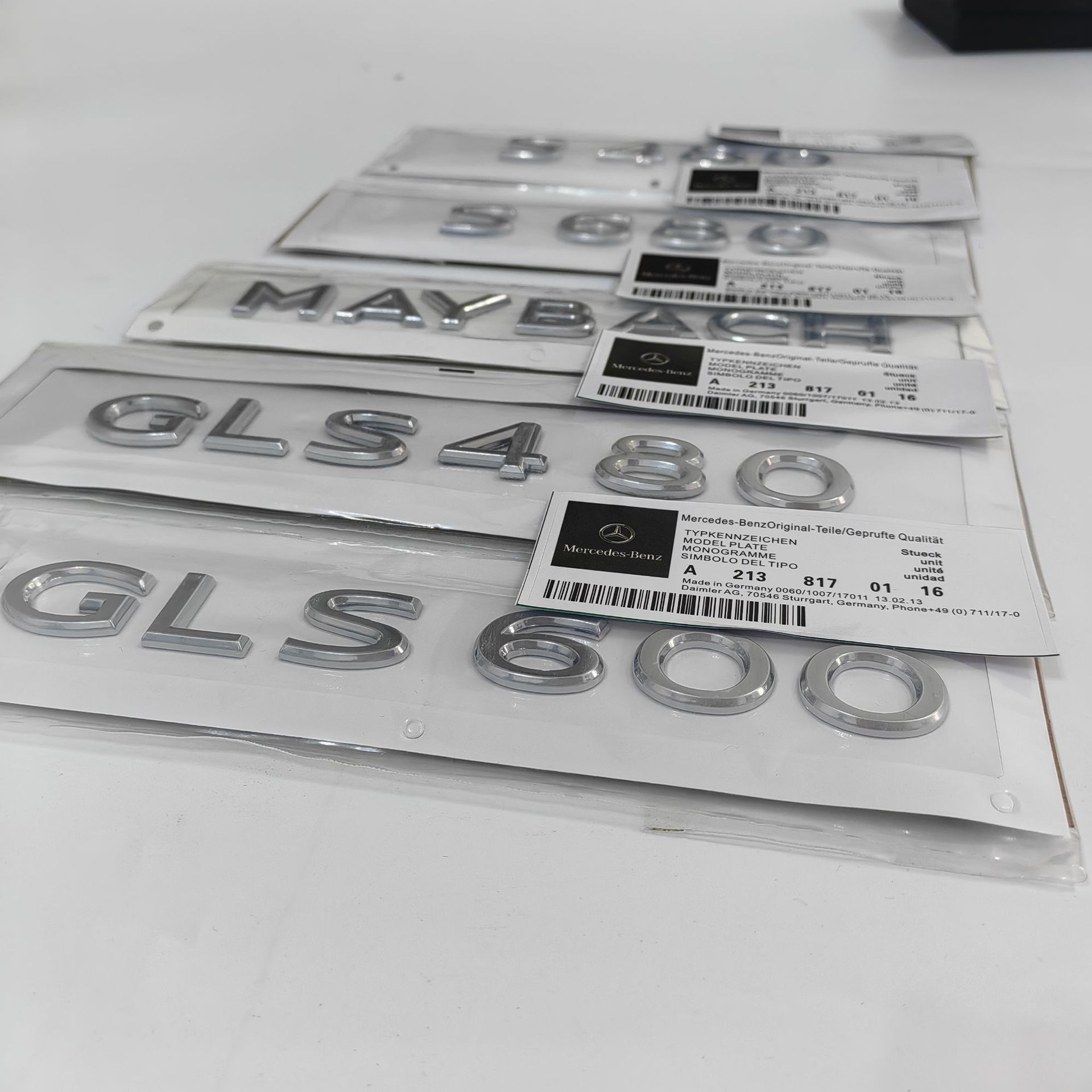 Mercedes-Benz car logo rear emblem sticker E/C-Class E300L/GLC/GLE/AMG/260L number letter emblem in English