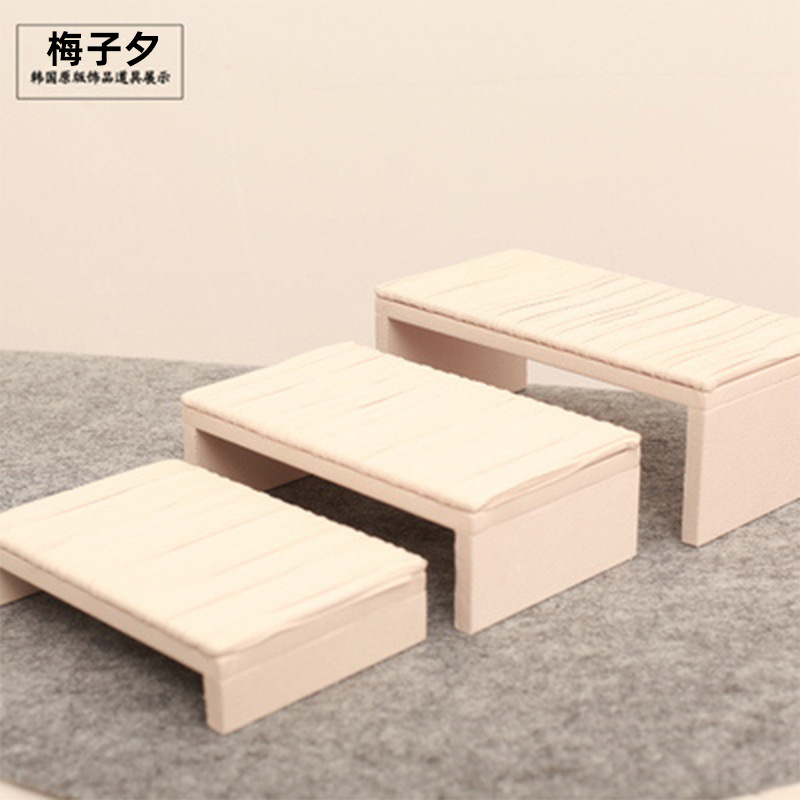 人像のアクセサリーの棚の韓国版のしわの皮のブレスレットの腕時計はイヤリングの耳のチェーンの棚のショーウインドーを撮影して道具の卸売りを陳列します。