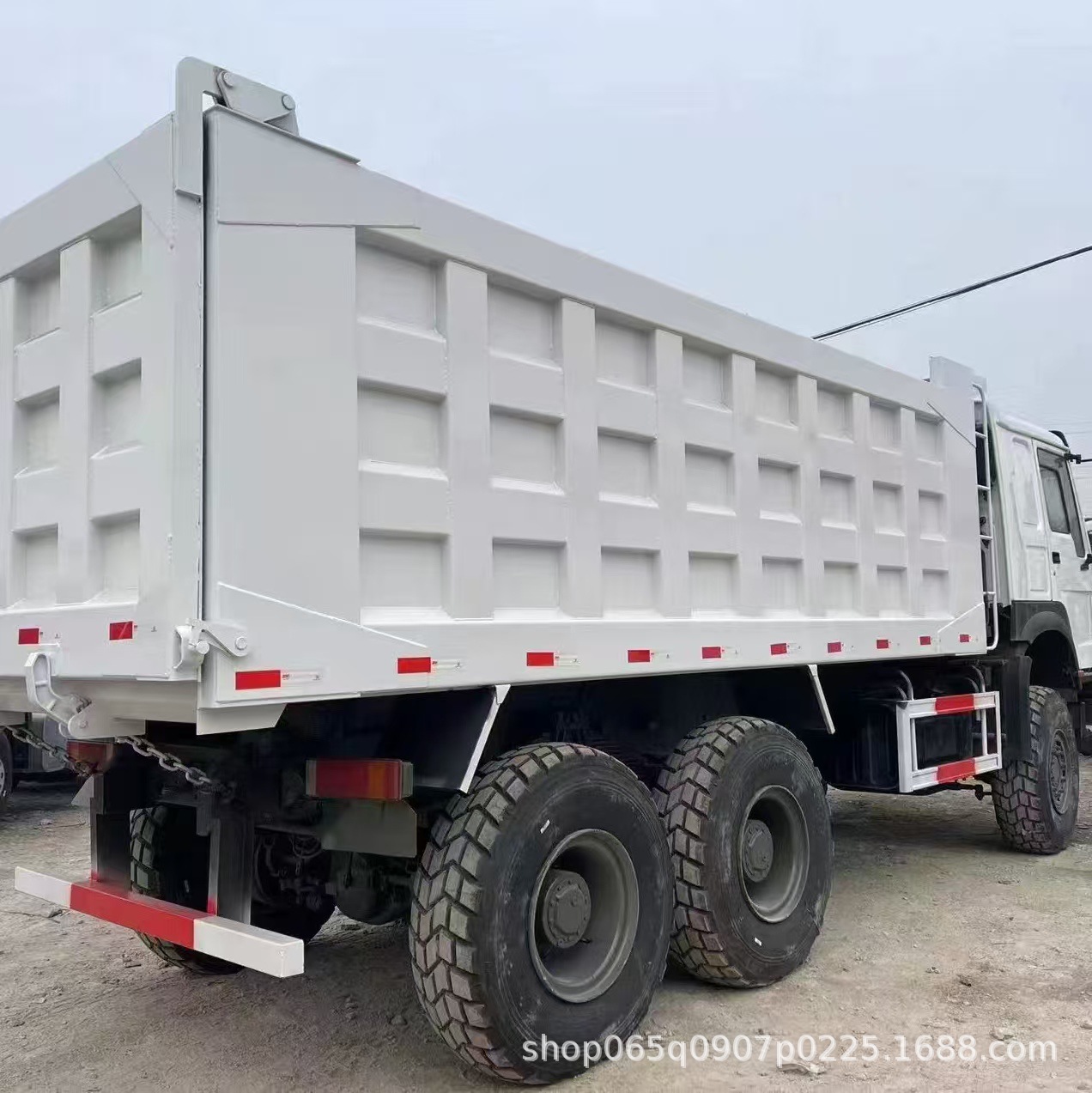 Cross-Border Sales of Sinotruk Howo 371 Horsepower 6-Wheel Drive Dump Truck 6X6 Dump Truck Exported to Africa