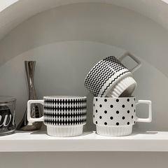 Nordic black and white Hepburn-style ceramic mugs for girls and couples, office water cups, breakfast and afternoon coffee cups