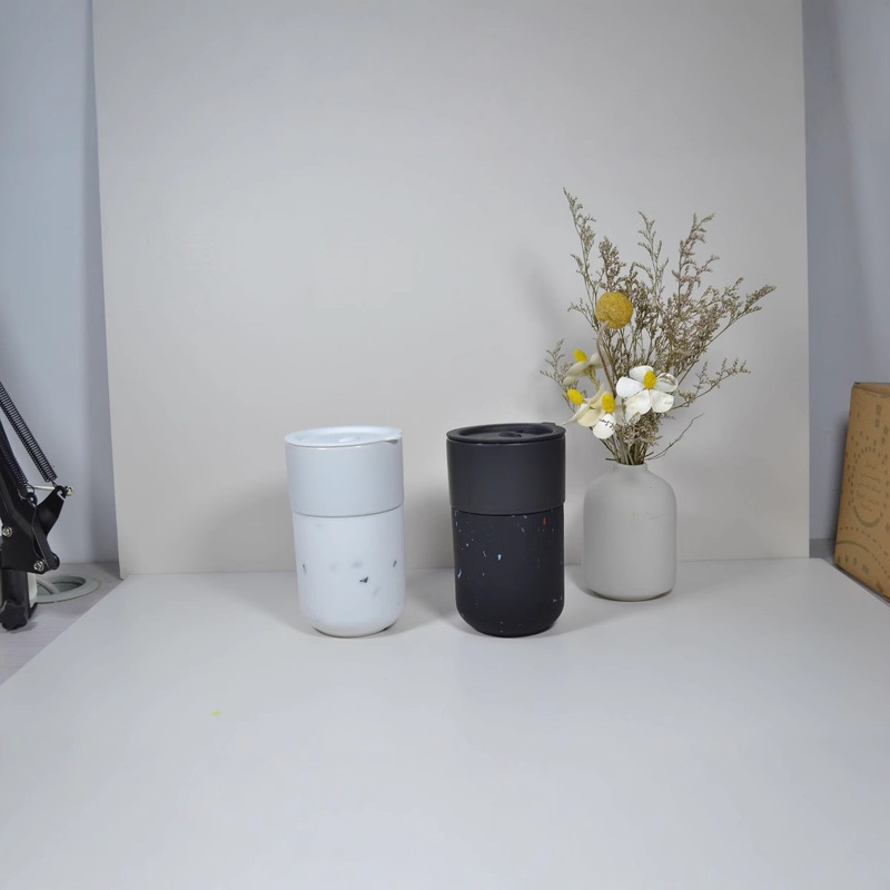 シリコンゴムのカバーはなくて、陶磁器のコップのファッション的なパーマ防止の断熱シリコンのカバーのマグカップの多色のコップのメーカーは直接販売します。|undefined