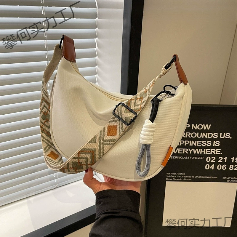 Повседневная женская сумка из нейлоновой ткани, новая осенняя популярная сумка через плечо для пельменей, универсальная нишевая сумка через плечо для поездок на работу