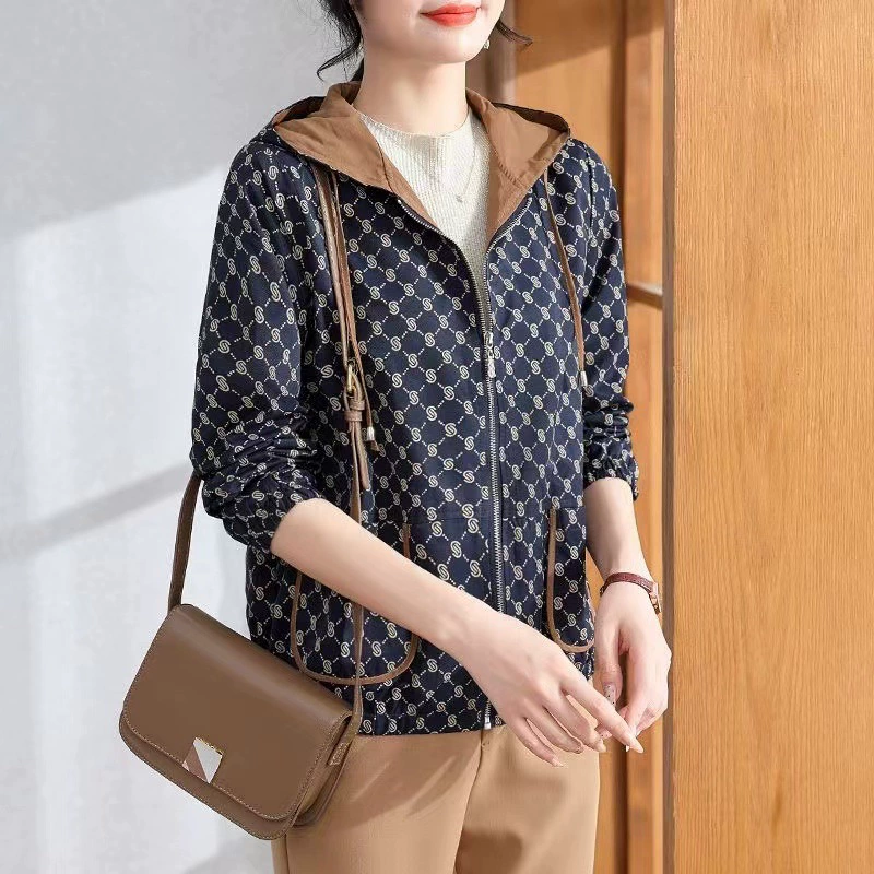 Средние и пожилые мамы осенние и зимние короткие куртки 2024 новые женские повседневные модные маленькие уменьшенные пиджаки с капюшоном