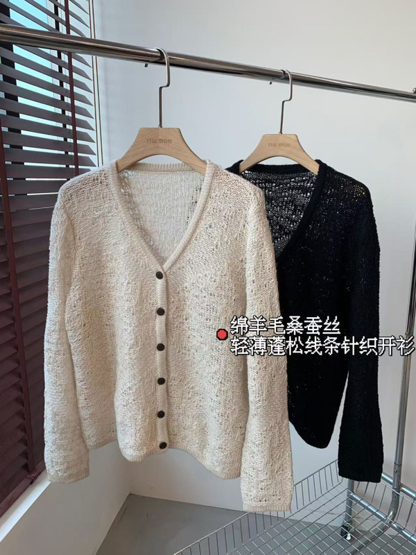 简约老钱感绵羊毛桑蚕丝混纺轻薄蓬松软糯软糯线条针织开衫女秋新|undefined
