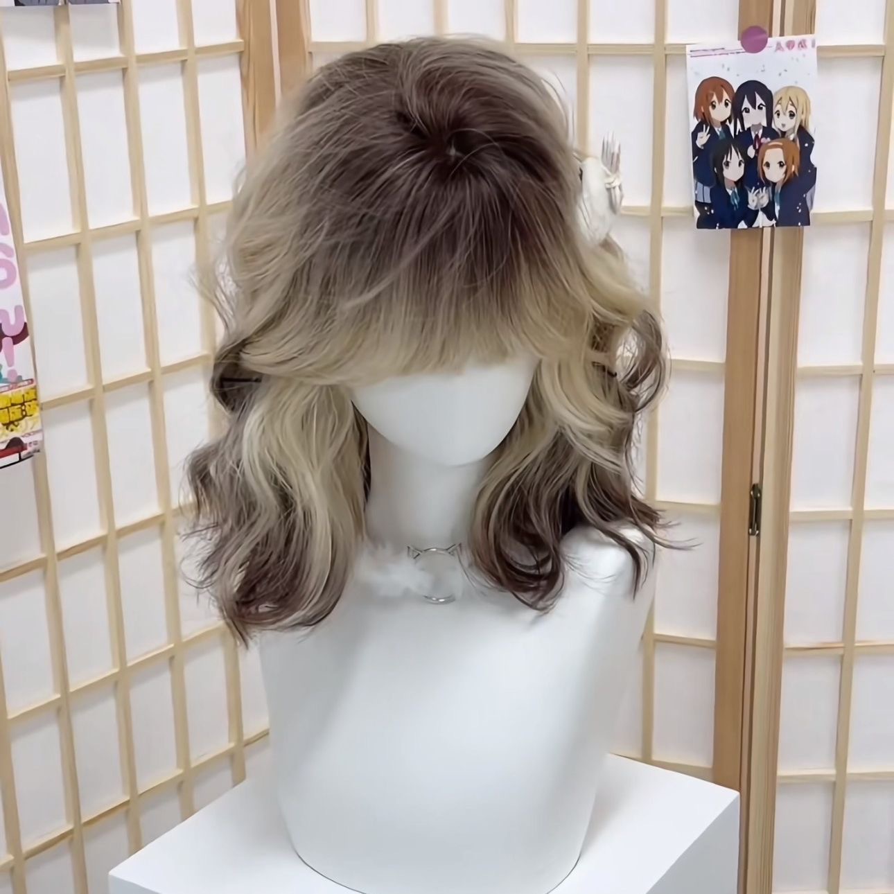 Koni Wigs - Siamese Cat Style Short Curly Pary med svart til gull gradient ullkrøller, Paris-fargeeffekt