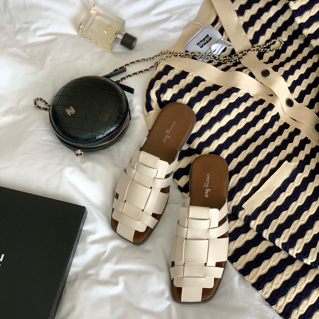 Удобные ~ корейские римские плетеные полутапочки Baotou, новинка лета 2025, женские тапочки на плоской подошве, которые можно носить на улице летом