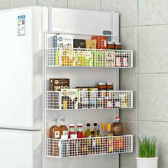 冷蔵庫の側面の棚は穴を開けないでください。キッチンの棚を掛けます。