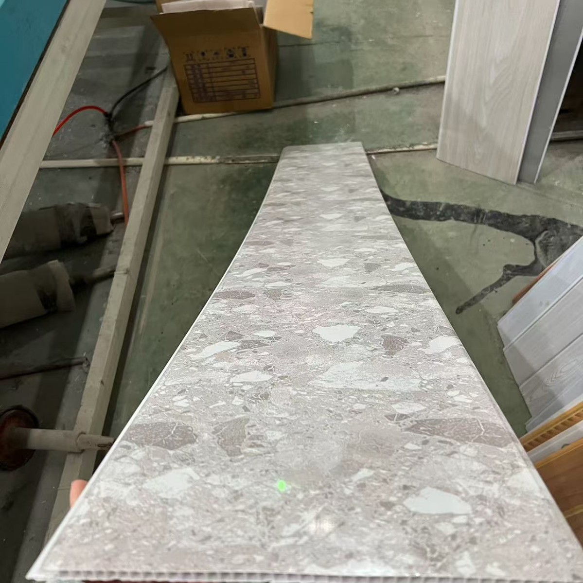 Placa de transferencia de techo de PVC, placa de fijación transfronteriza de techo de plástico de PVC, instalación fácil y venta caliente de pared sudamericana.