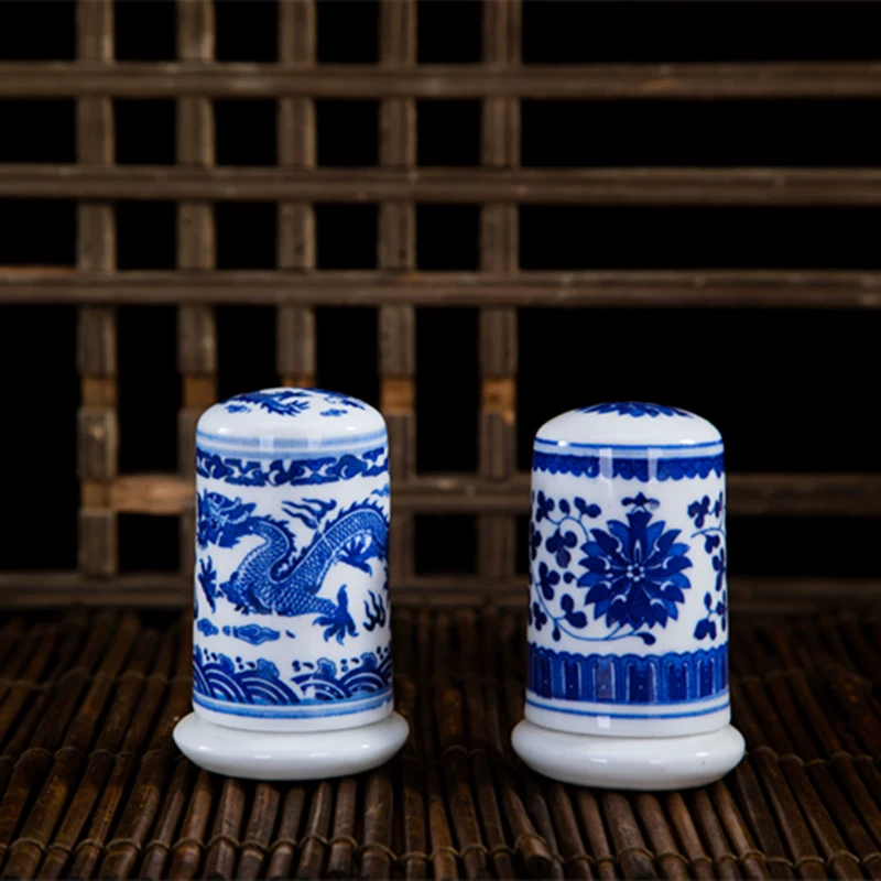 Сине-белая ветвь лотоса с рисунком дракона