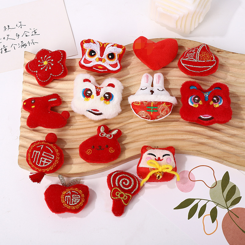 新年醒狮胸针秋冬毛绒卡通兔子公仔帽子徽章包包衣服辅料配饰