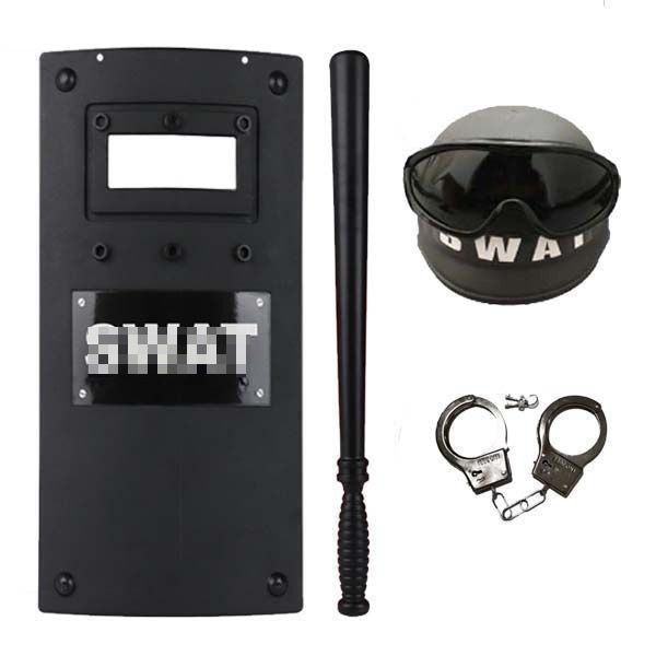 Casco + espejo + escudo + bastón + esposas