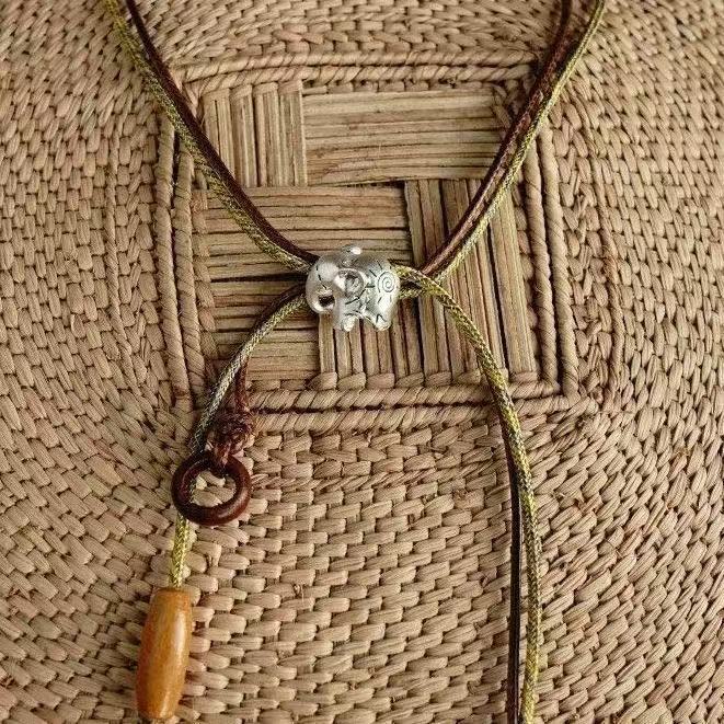 Collar de cuello largo de elefante Diseño original Collar de lujo ligero de alta gama de nicho Cadena de clavícula Collar ajustable Moxu