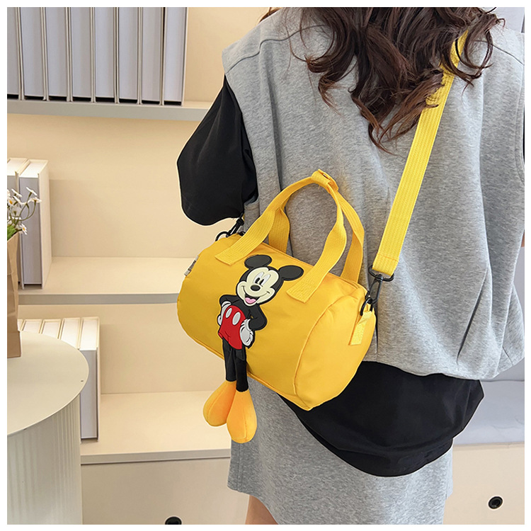 The 2021 new children's bags feature a cute Mickey Mouse pattern bowling bag for girls and a fashionable hand-held shoulder bag undefined