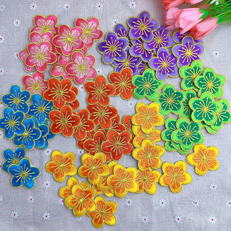 Estilo chino exquisito hilo de oro 5-pétalo flor bordado tela pegatinas ropa Tang traje cheongsam accesorios de bricolaje caliente Sol bordado tela pegatinas