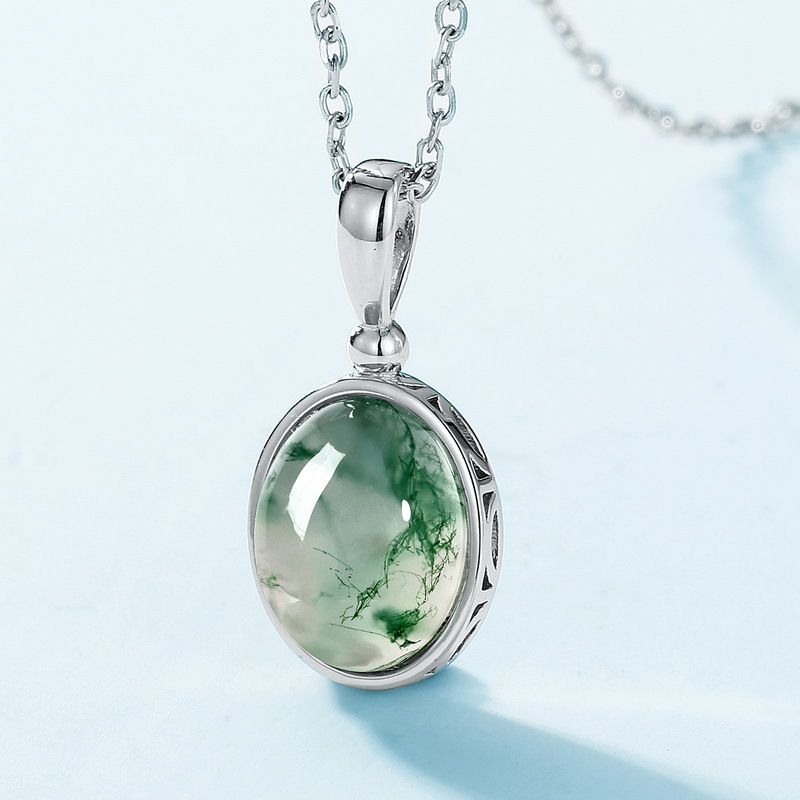 Colgante de ágata de agua natural brillante con incrustaciones hechas a mano de nuevo estilo transfronterizo S925 colgante de clavícula de piedra de musgo verde con incrustaciones de plata