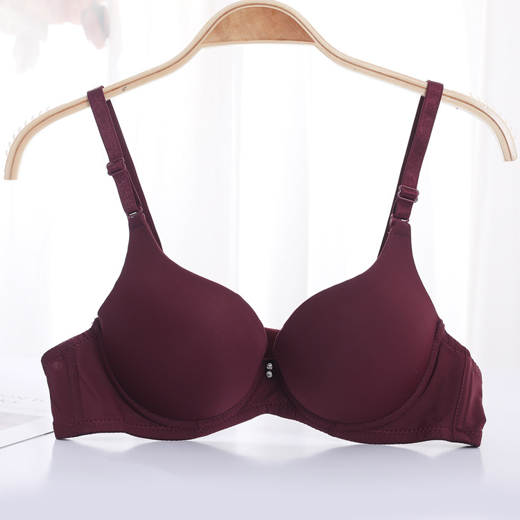 Fábrica de stock pequeño pecho grueso agrupado sujetador de acero anillo de acero ajustado tipo de ropa interior de mujer brillante sin marca sujetador