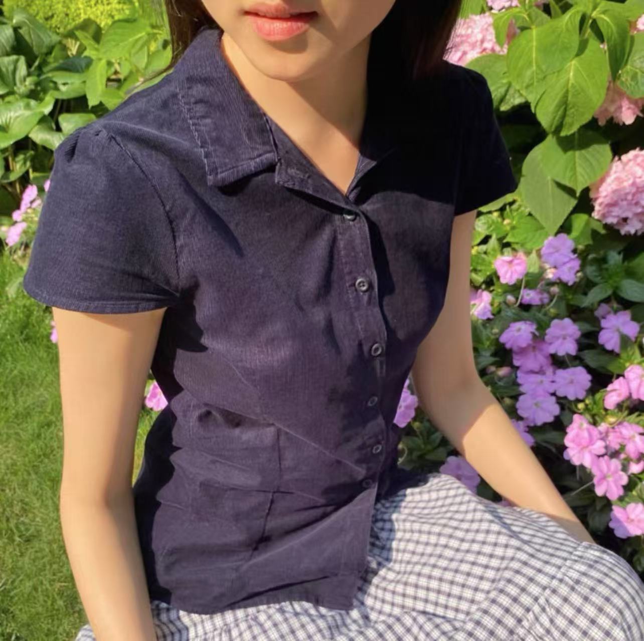 BM风藏蓝色polo领纽扣收腰短袖灯芯绒薄衬衫女修身显瘦衬衣短上衣