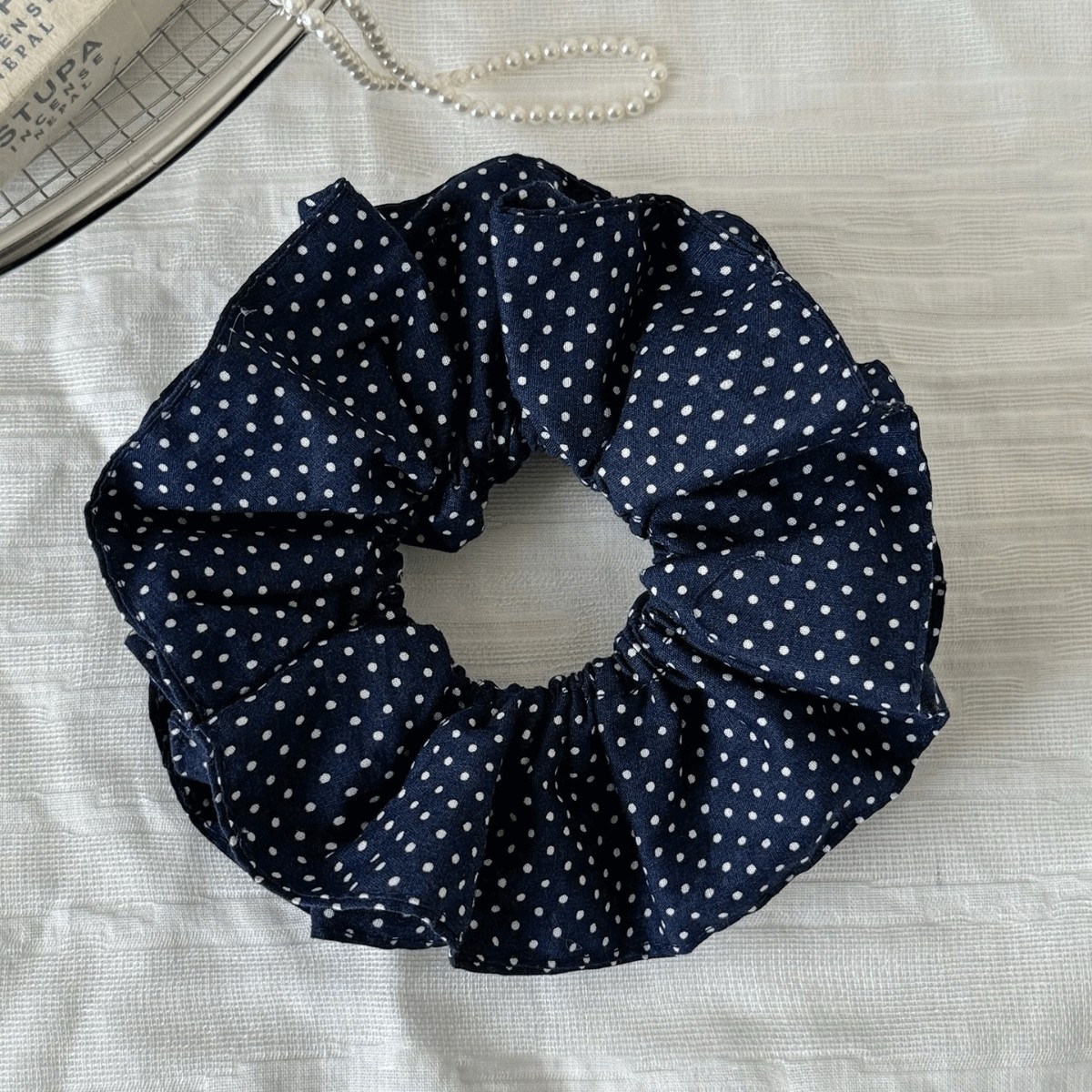 Corea retro azul marino de doble capa con lunares, anillo para el cabello, niña, estilo universitario, bola blanca, cabeza, cola de caballo, flor, banda elástica