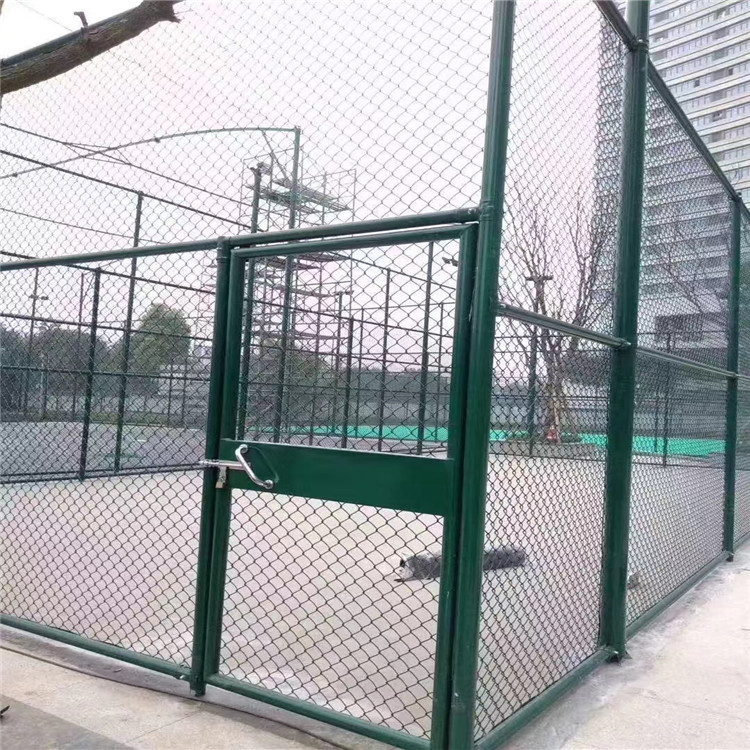 体育场护栏网    勾花网组合式网球场围网      厂家供应球场护栏