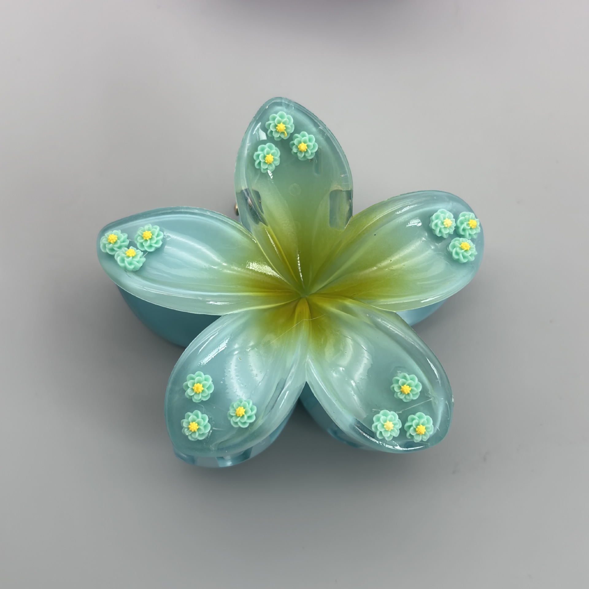 Pinza de pelo acrílica con flor de plumeria para mujer, accesorio de alta gama, pinza de tiburón, pinza de pelo cruzada para el verano.