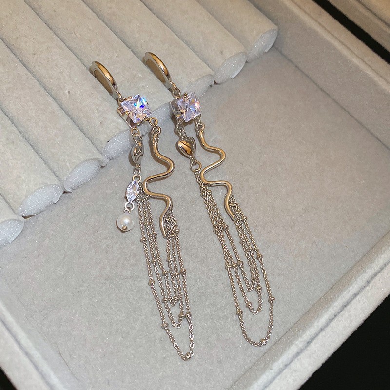 Pendientes de borla de hojas de diamantes súper parpadeantes de plata Pendientes de temperamento de moda Pendientes de diseño de nicho femenino Lujo ligero y de alta gama