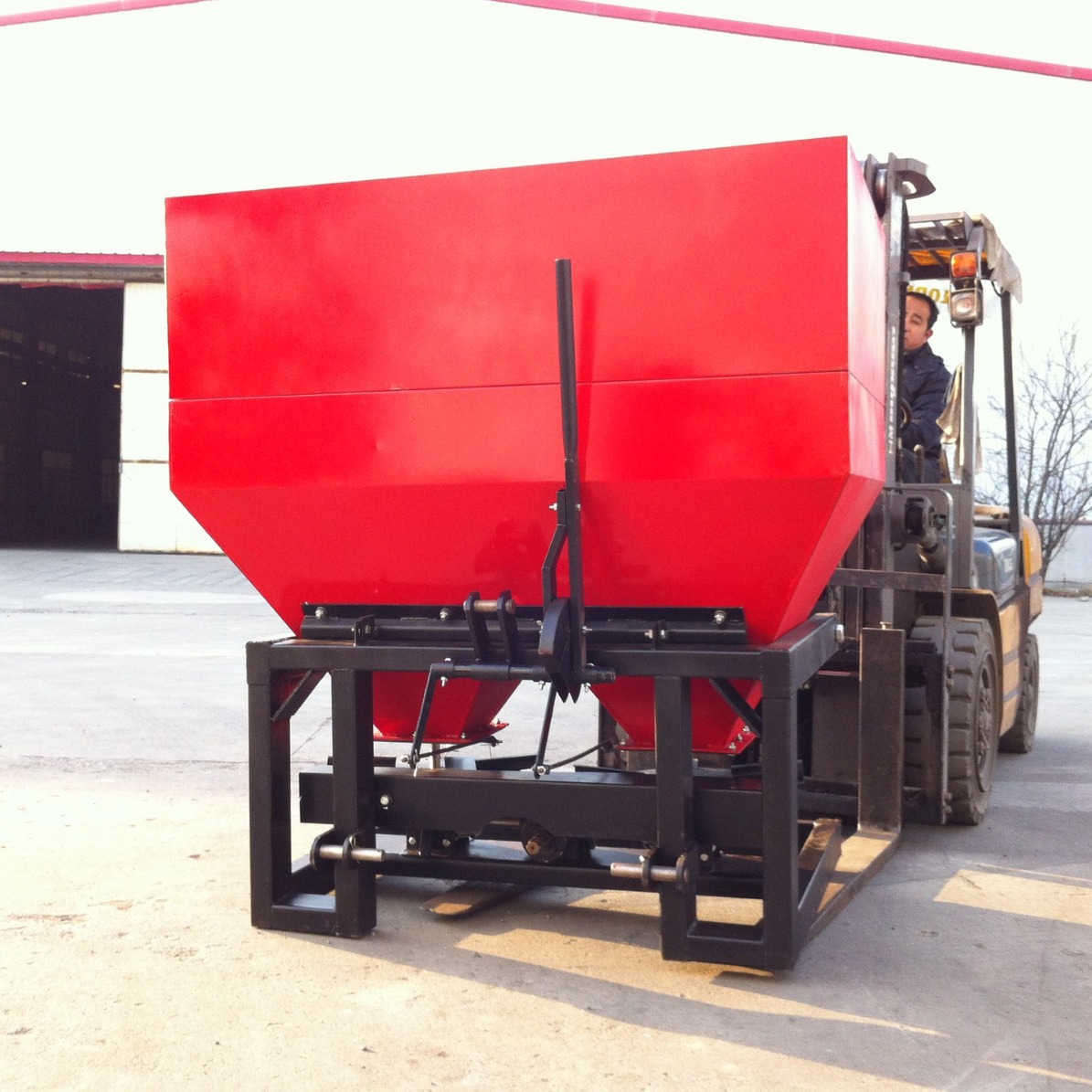 1000L施肥机   施肥撒播机  出口撒播机   施肥机