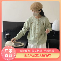 優しいスタイルのラウンドネックルーズ長袖セーター女性用 2025 秋冬新スタイルソフトでワックス状の年齢を軽減する多用途の花柄セータートレンディ